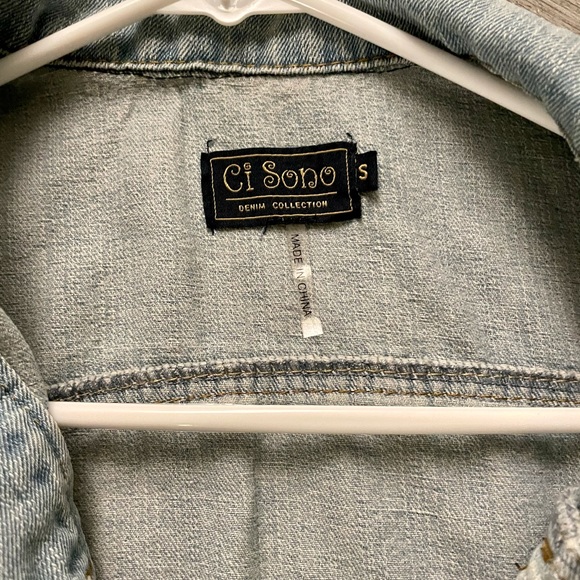 NWOT Woman’s Sleeveless Denim Vest - Picture 4 of 5